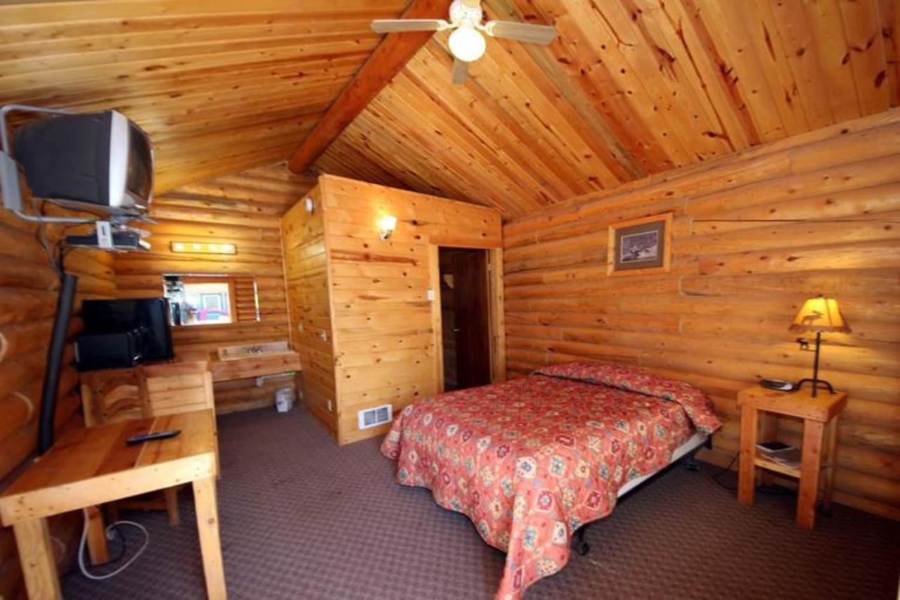 Bear Country Cabin #2 Hotel Saint Charles Екстериор снимка